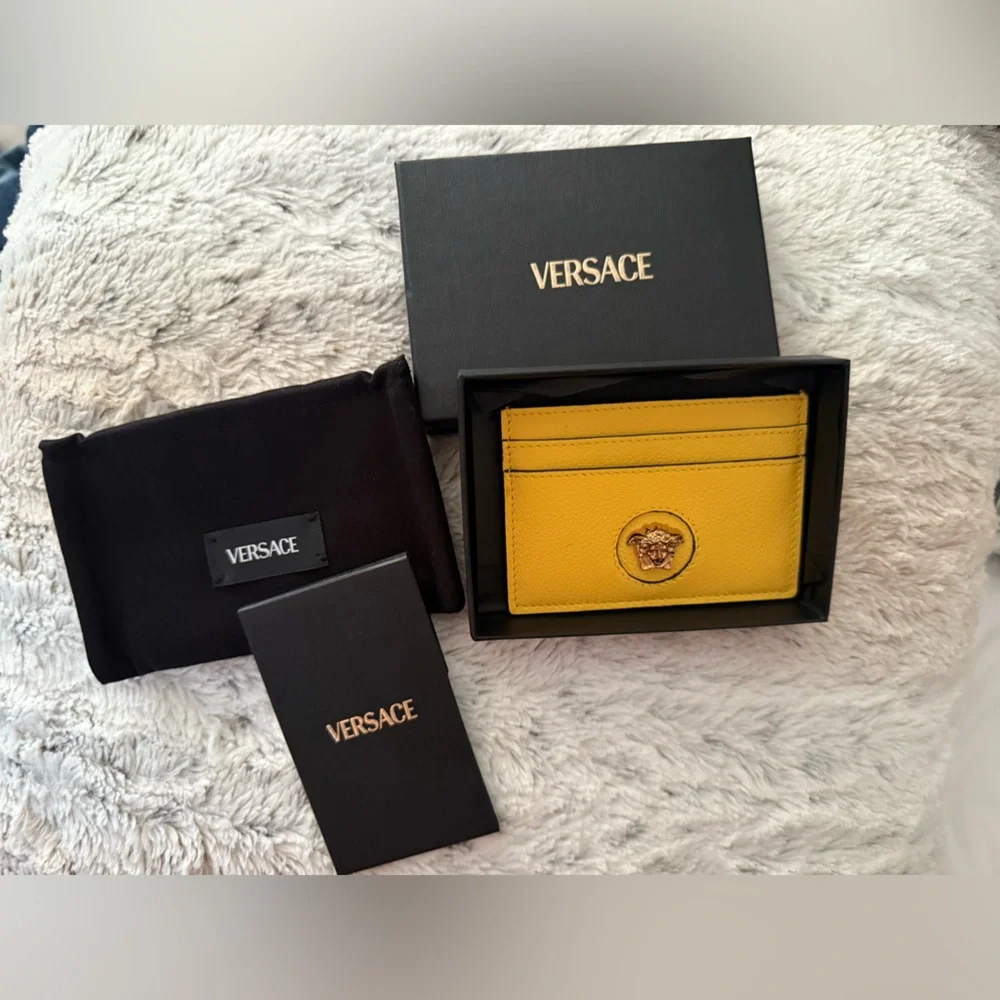 NIB Versace La Medusa Leather Card Holder